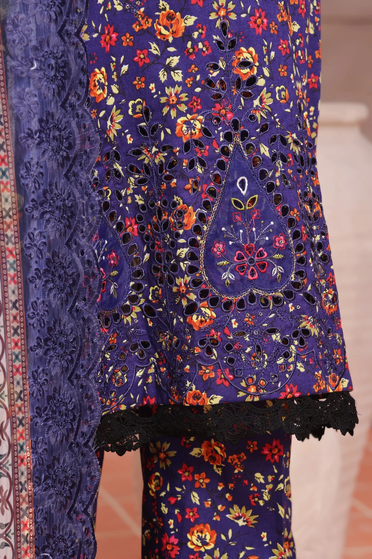 Aiza Momina Chikankari D-57 - Image 3