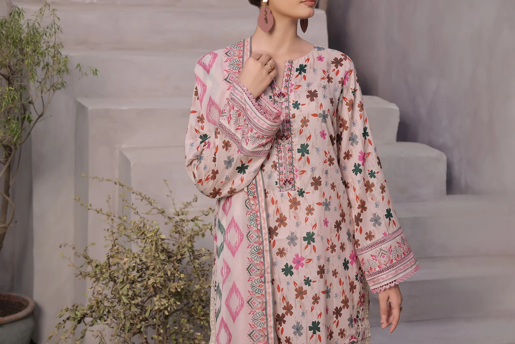 Ayesha Alishba Emb D-65 - Image 3