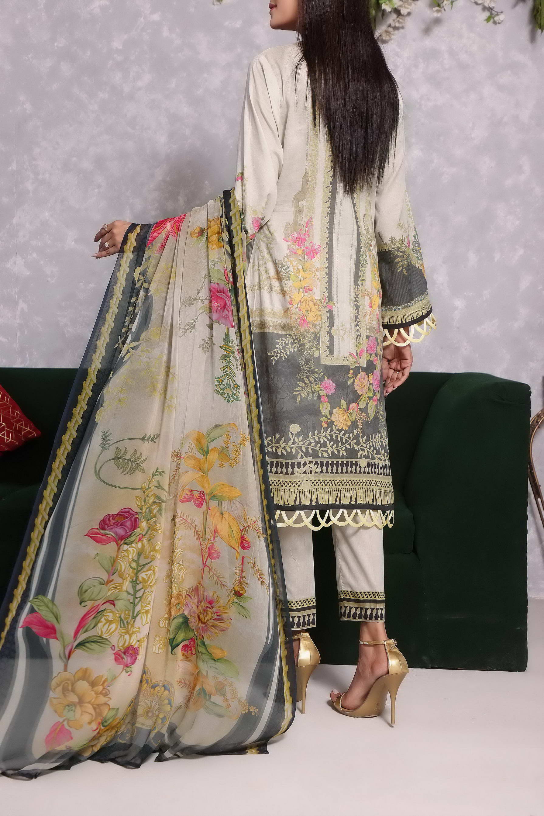 Ayesha Alishba Emb Lawn D-18 - Image 3