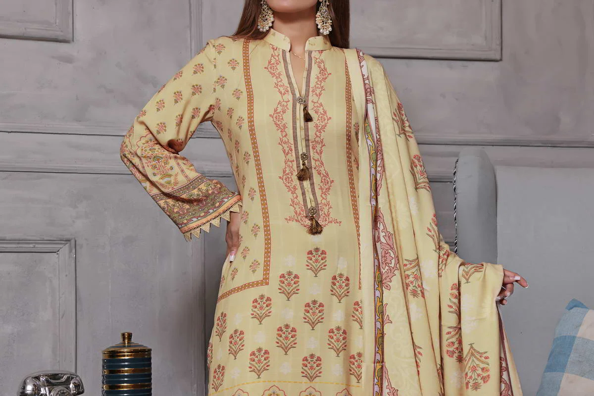 Hina Umer Winter D-02 - Image 2