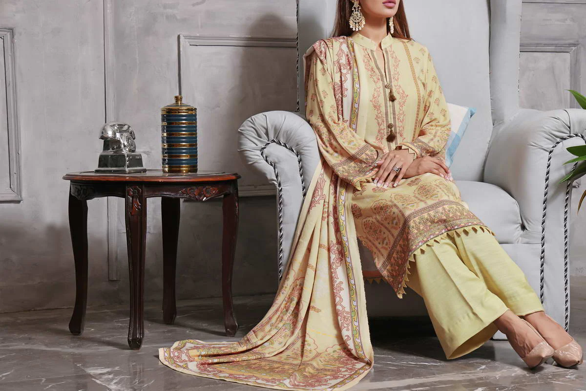 Hina Umer Winter D-02 - Image 4
