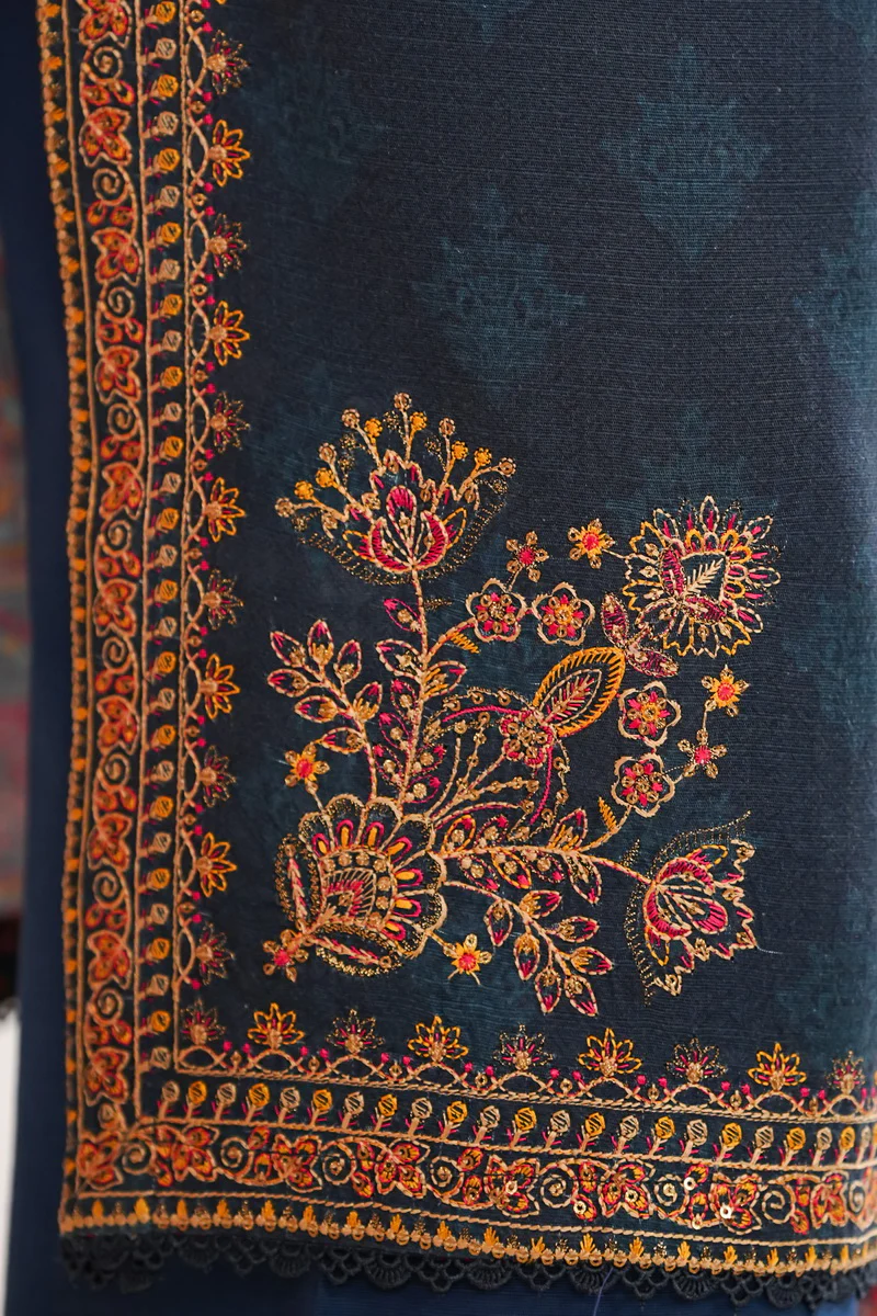 Shahkar Emb Khaddar D-011 - Image 5
