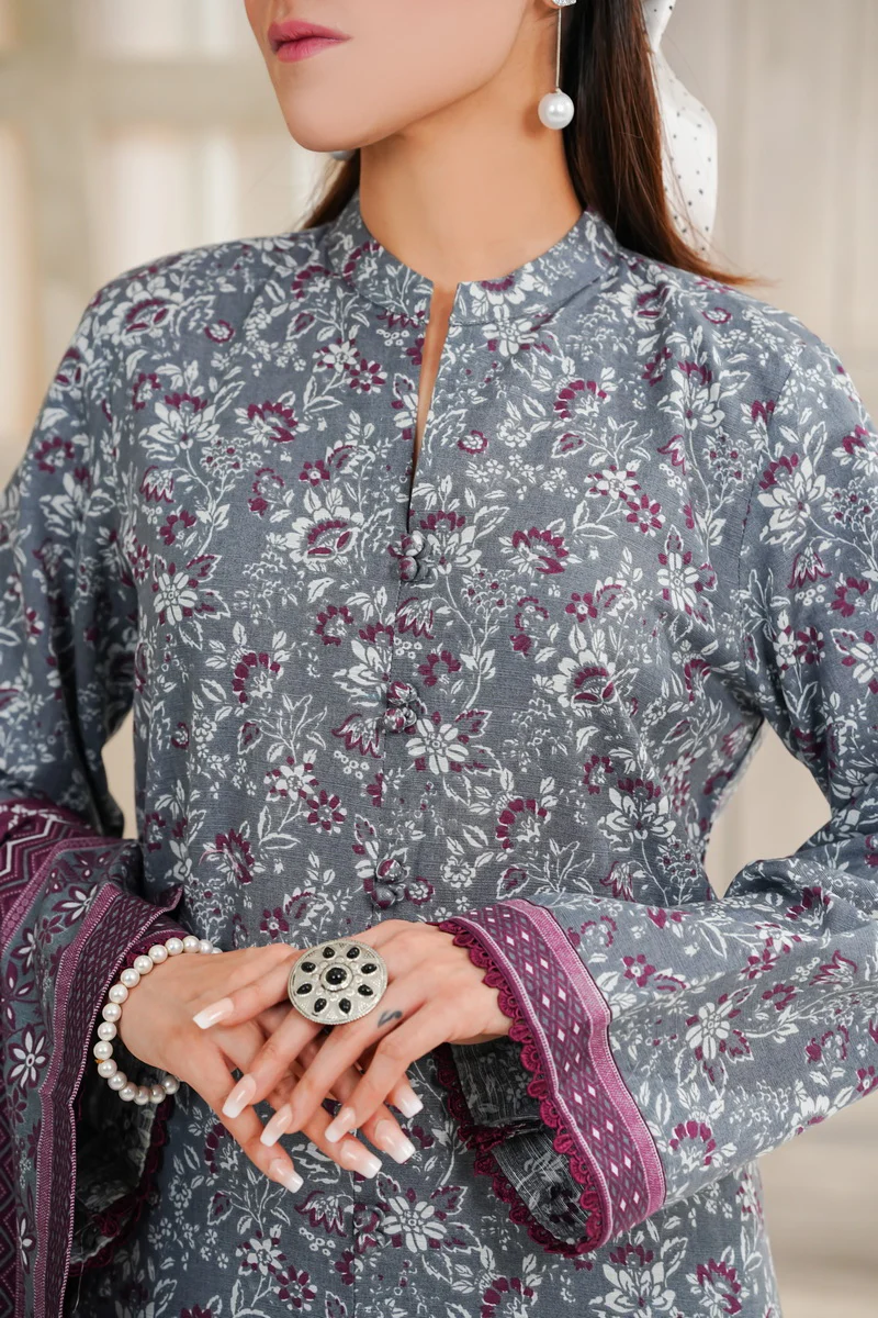 Shahkar Print Khaddar D-5518 - Image 3